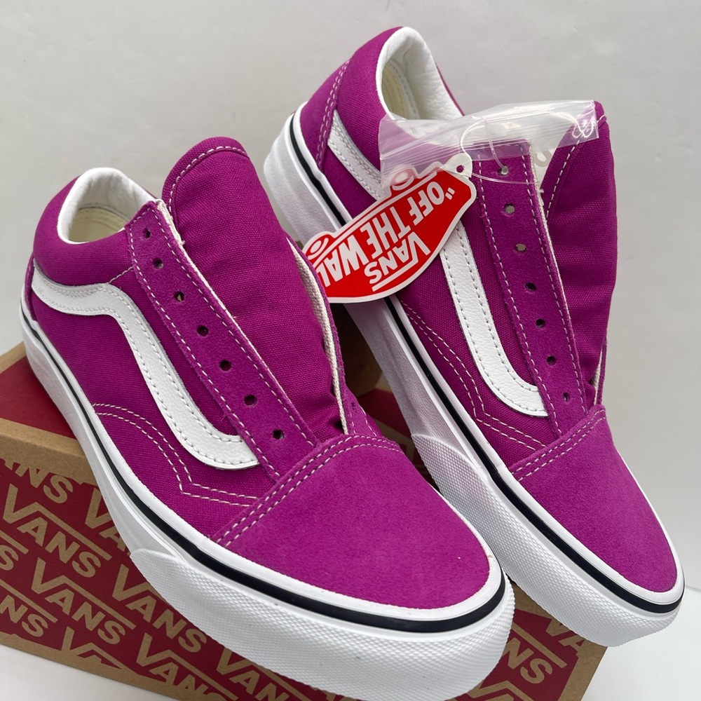 Vans WMNS Old Skool
Fuchsia Red/True White Sneakers
VN0A5KRF8ZV - Picture 12 of 16